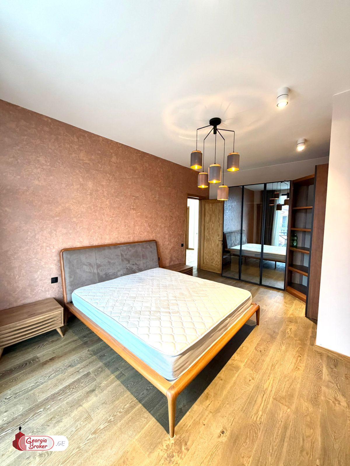 იყიდება ახალი გარემონტებული 7 ოთახიანი სახლი